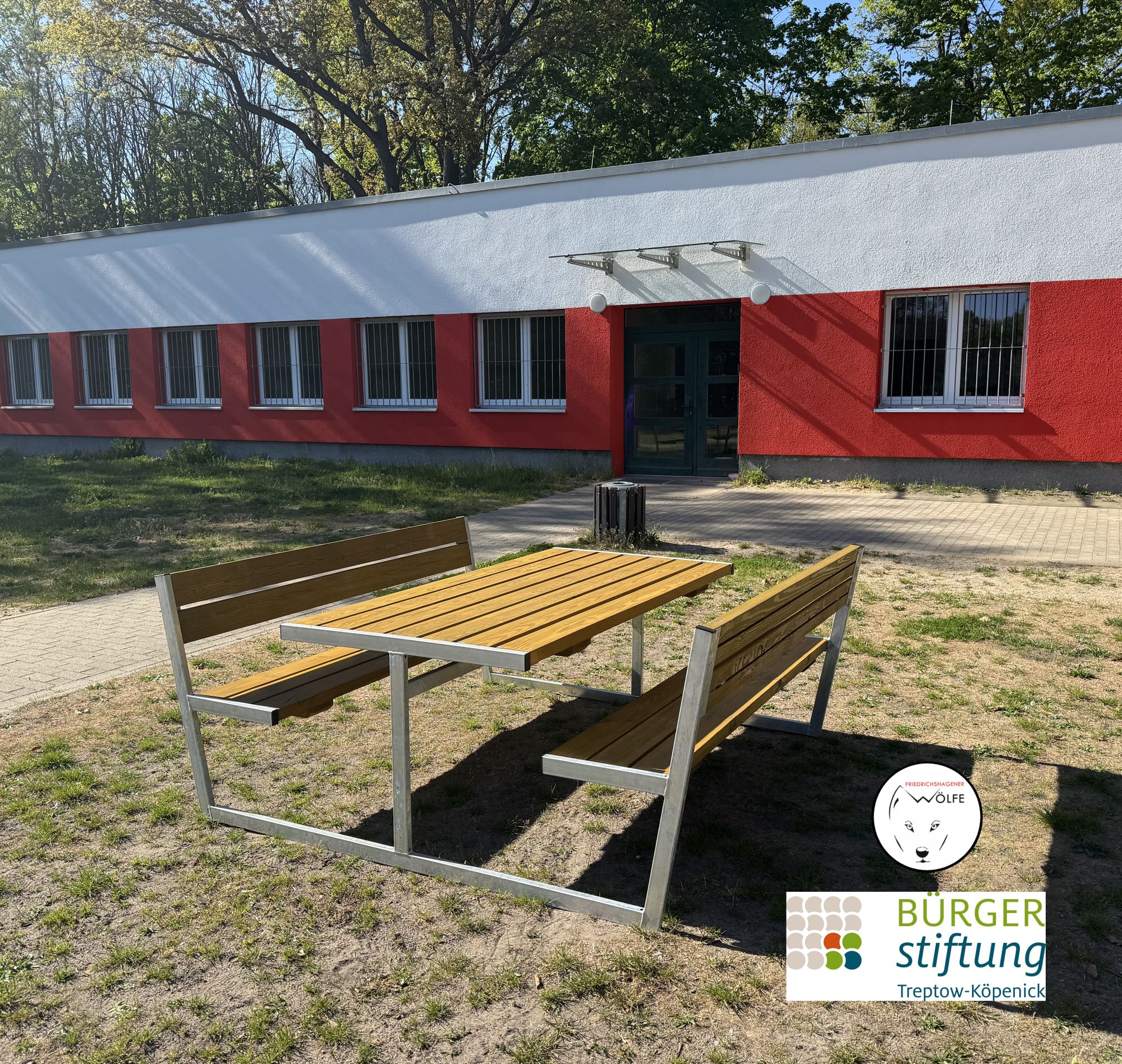 Neue Sitzmöglichkeiten: Friedrichshagener Wölfe erhalten Zuschuss von 1.000 Euro von der Bürgerstiftung Treptow-Köpenick